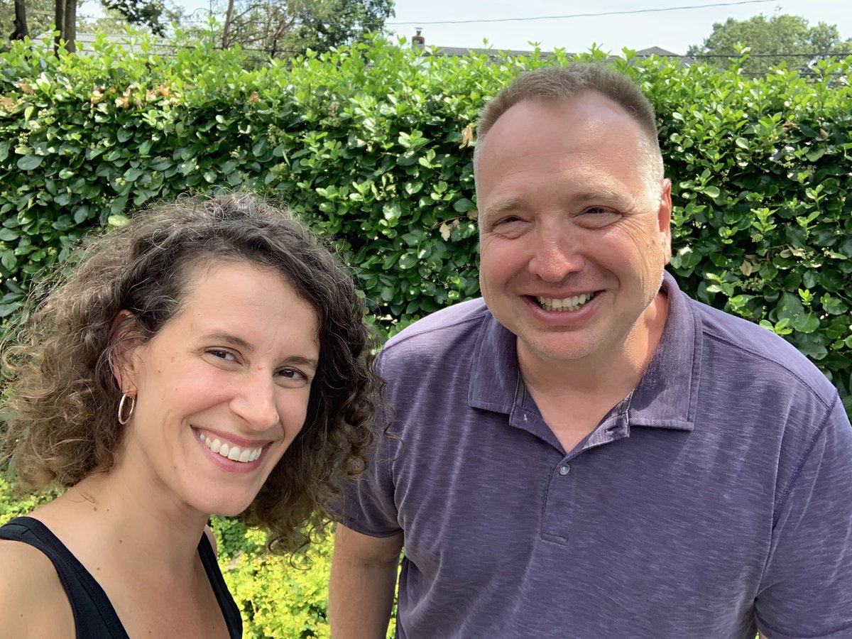 ellenhagan's tweet photo. Got to teach with one of my favorite people on the planet. @rob_linne is genius & hilarious & thoughtful & awesome. Loved it! #HoffmanWrites @AdelphiU https://t.co/n1dM1mfoNs