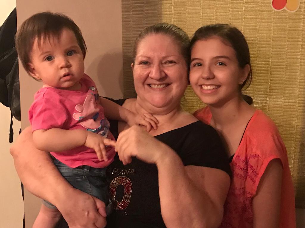 FeriadelBebe's tweet photo. ¡Porque siempre seremos los consentidos de la casa para los abuelos, por eso y más, les deseamos un feliz día! 

Les compartimos fotos de Francesca con sus lindos abuelitos. 
#DíadelosAbuelos #Abuelos #FeriadelBebéPanamá #Panamá #Bebé #Mamá #Salud #Bienestar #Maternidadpty https://t.co/4ZPikV08df