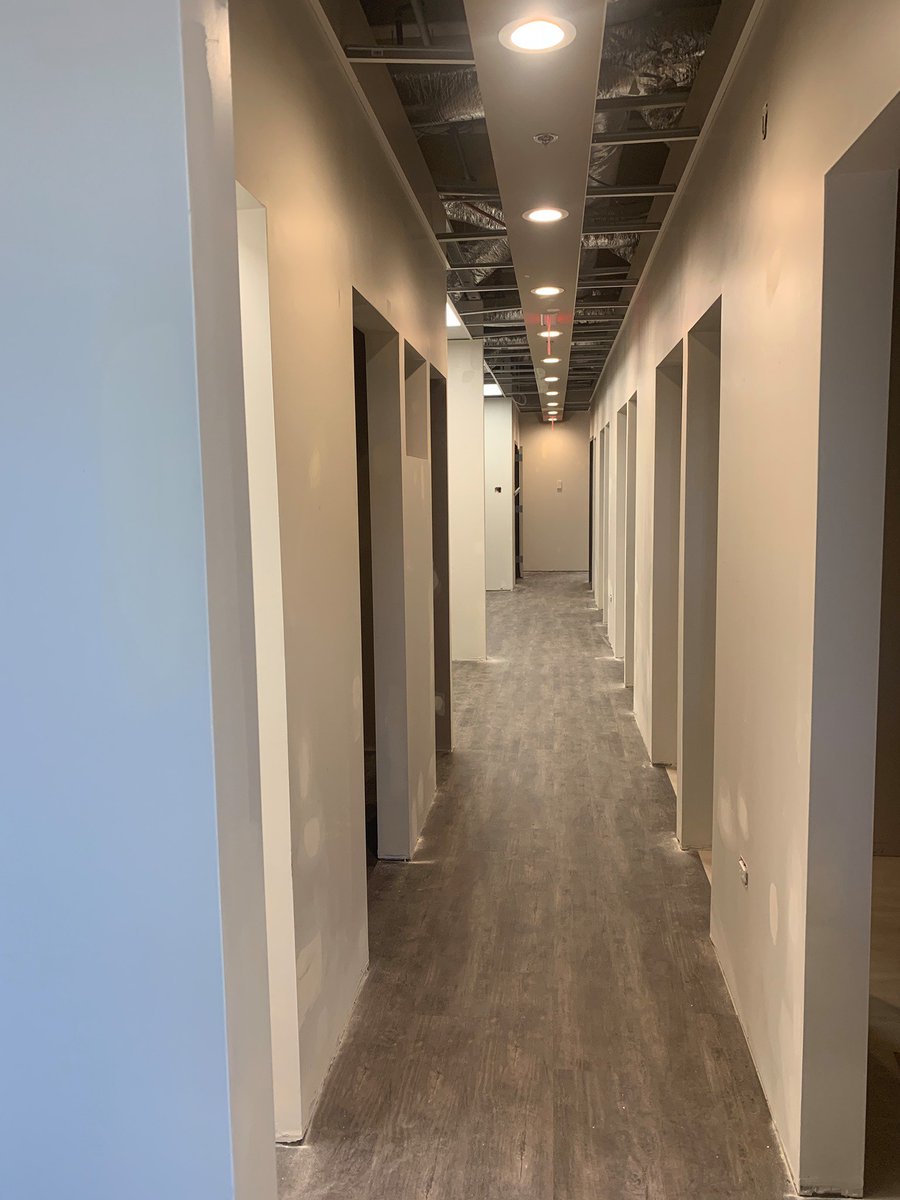APEXDB's tweet image. Construction progress update on our project with Smileshub.🔨 A glimpse down their treatment room hallway.
#apex #apexdesignbuild #yourpracticemadeperfect #dentalconstruction #openingsoon #smile