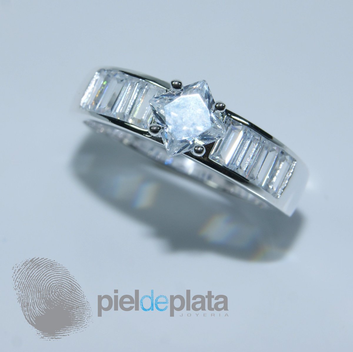 Nueva colección de anillos con circonia! 
.
.
#pieldeplata #circonia #silver #silverjewelry #moda #estilo #brillo #plata #plata925 #andares #amoandares #fashiondrive #plazadelsol #plazapatria #galeriasvallarta #guadalajara #monterrey #puertovallarta #style #insta