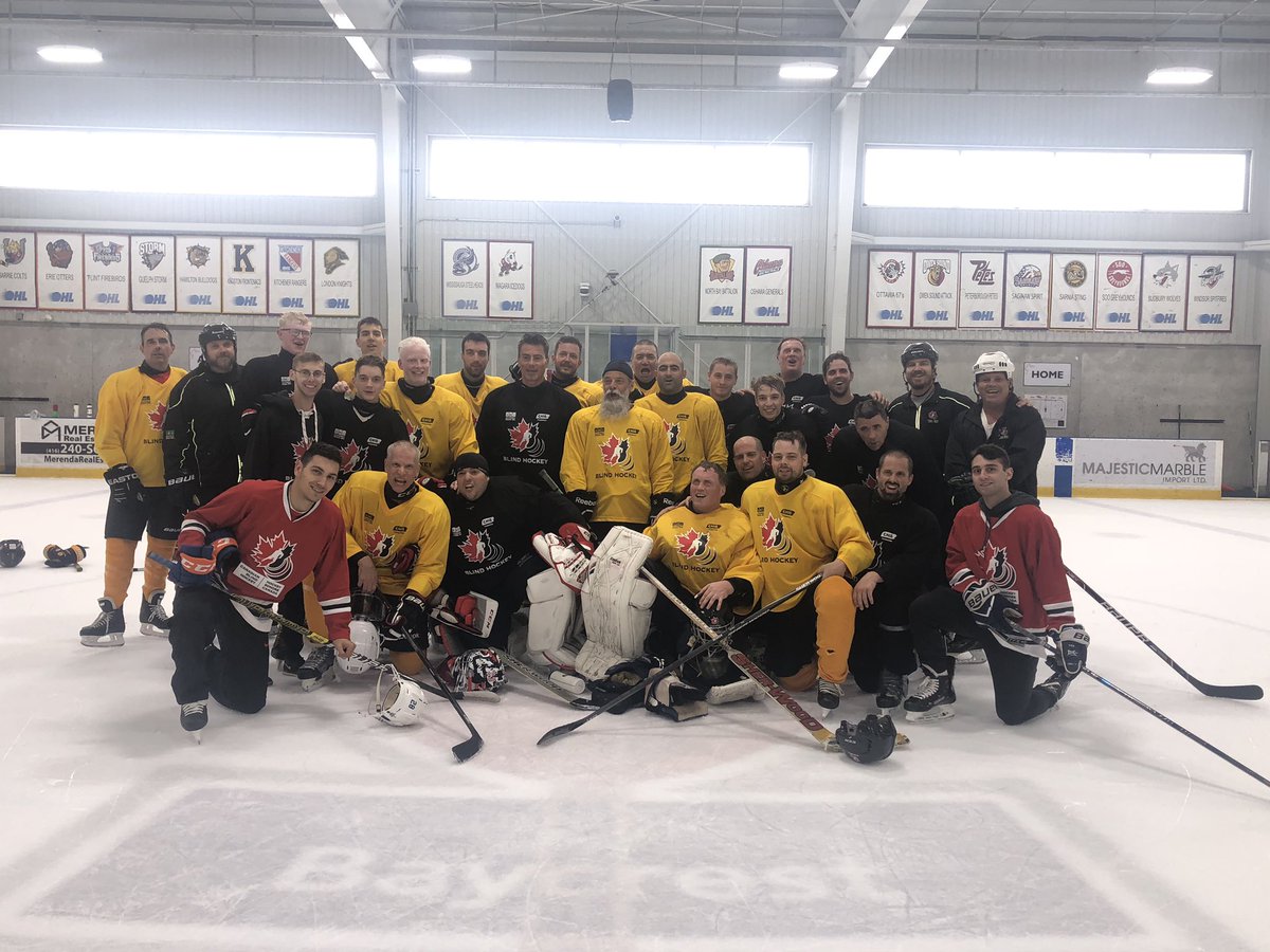Group photo with today’s special guest coaches @RobbieDeMontis and <a href="/MDalColle71/">Michael Dal Colle</a>. #blind #hockey #HockeyisforEveryone
