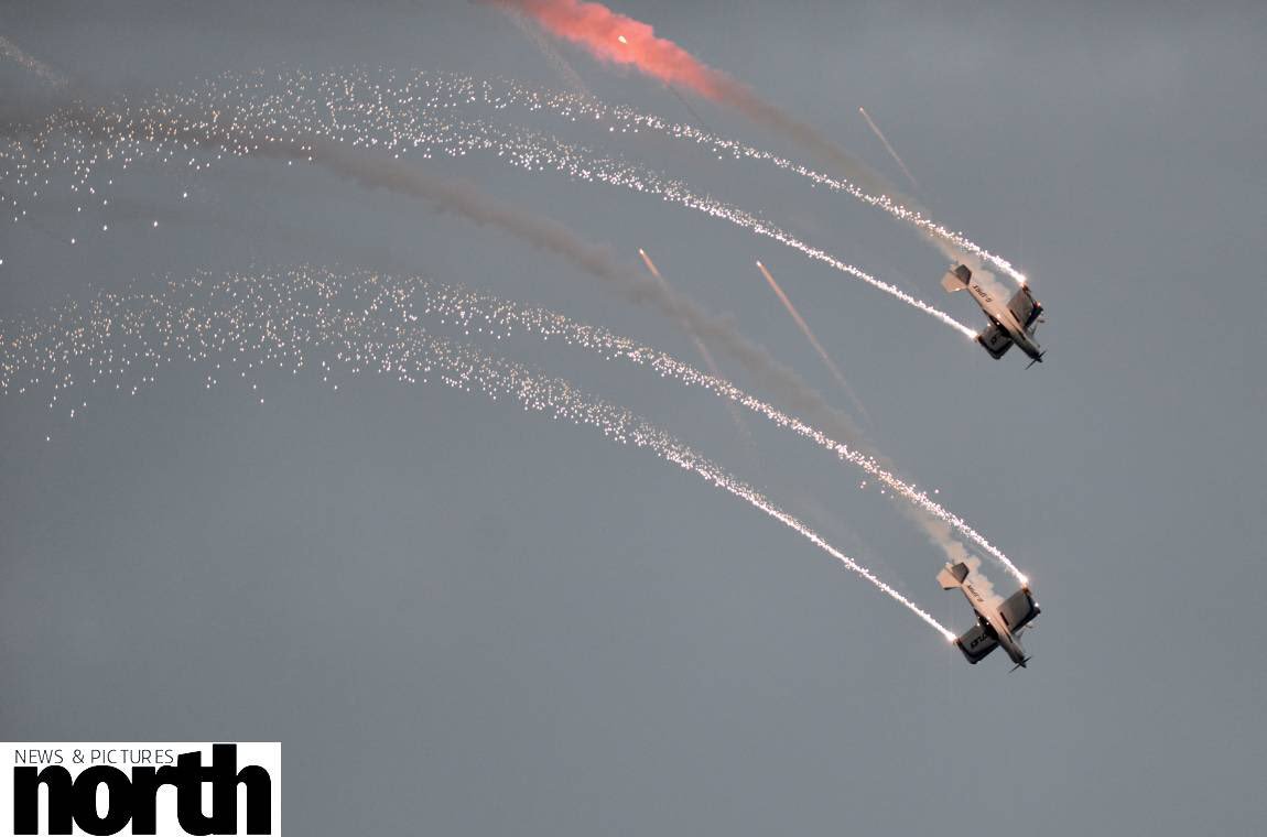 northnews's tweet photo. Huge crowds this evening for the opening night of the Sunderland Airshow 2019 @Scouting4Girls & @FFDisplayTeam @SunAirshow @SunderlandUK @SeeitDoitSund #sunderlandairshow pic by @raynerNNP #Scouting4Girls https://t.co/cMx07PpxoR