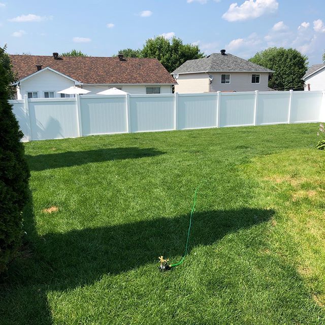 lllprojects's tweet image. Yes we install fences too! PVC is an easy low maintenance option. No more staining, no more trouble. #fencing #landscaper #pvc #easy #maintenance #free #tuffence #white #ottawa #contractor ift.tt/2Y9z4F2