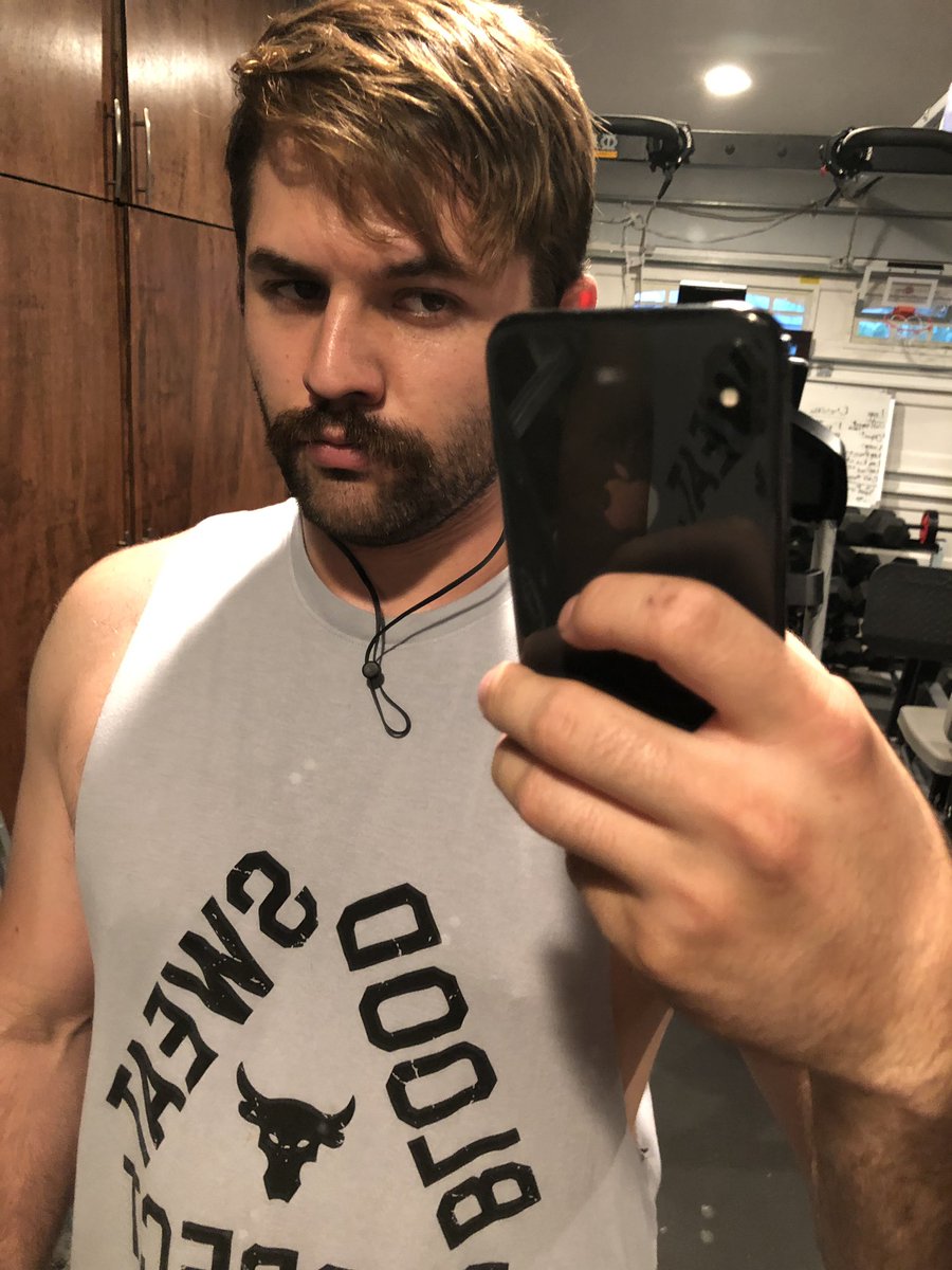 andresforme's tweet photo. Channeling my MySpace days. https://t.co/maevdi2D7E