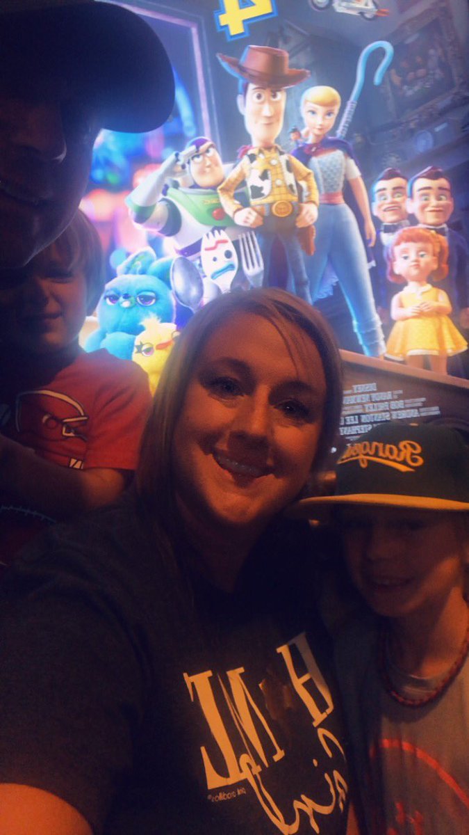 Movie selfie! Cute movie... creepy characters! Alamo Drafthouse Cinema did not disappoint! #fowlerBINGO <a href="/SassySimm/">Amy Simmons</a> <a href="/Alex2Inspire/">𝙰𝚕𝚎𝚡𝚊𝚗𝚍𝚛𝚊 𝙼𝚊𝚛𝚝𝚒𝚗</a>