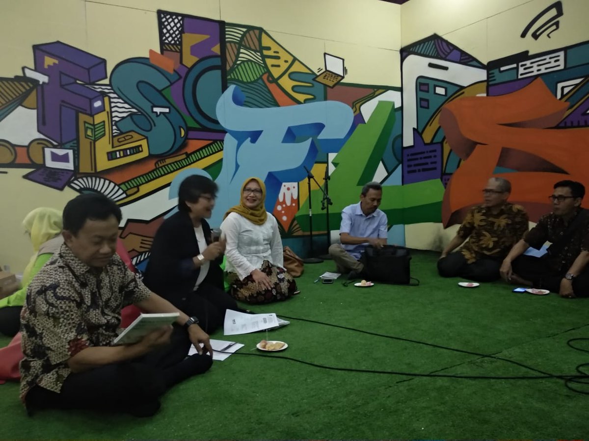 AlumniPPMI's tweet photo. Sampai sekarang, persepsi semacam itu masih kuat tertanam.  

Sudah saatnya kekeliruan selama ini berupa pengabaian keragaman hayati dan pengetahuan lokal, modal utama ketahanan dan kedaulatan pangan, harus diakhiri. https://t.co/BoDeK4SQeE