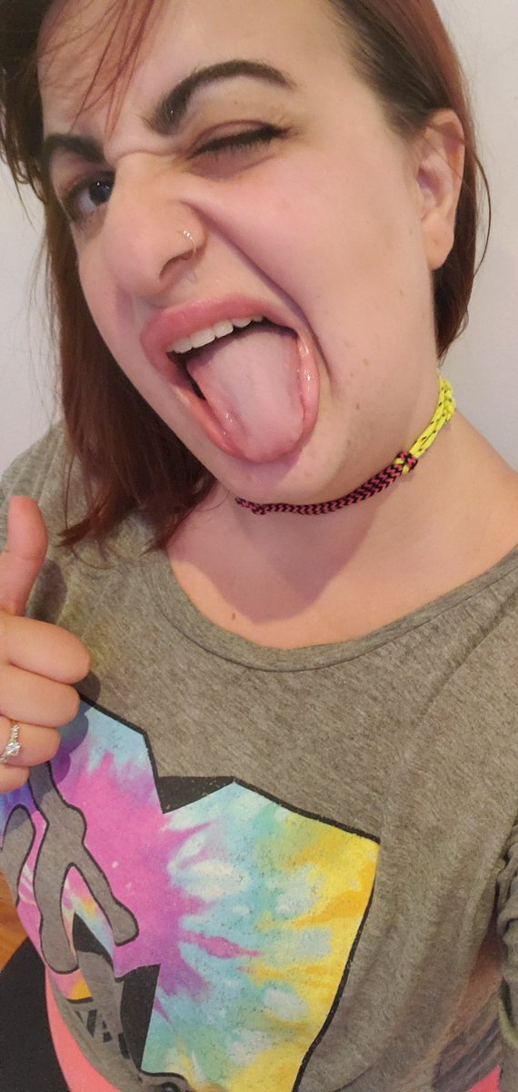 NatStalgia_XSW's tweet image. When you accidentally leave your chokers at home... you improvise 😉👐 #XSWLive