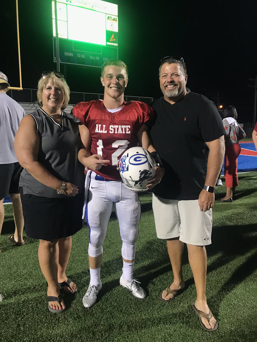 dswaddell1's tweet photo. So proud of my nephew @Blake14Curtin with 5 receptions and 2 touchdowns in the Oklahoma All State Football game @DrakeBulldogsFB https://t.co/jvHDicP3kZ