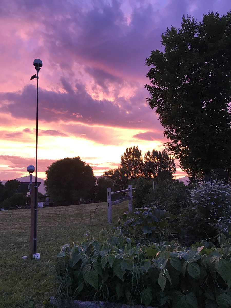 codyedwards's tweet photo. How about tonight’s #sunset with a picture of my personal weather station. 😎👌
@NWSMissoula 
@kpaxnews @NBCMontana 
#mtwx #BitterrootValley https://t.co/zHkQ5x1GCt