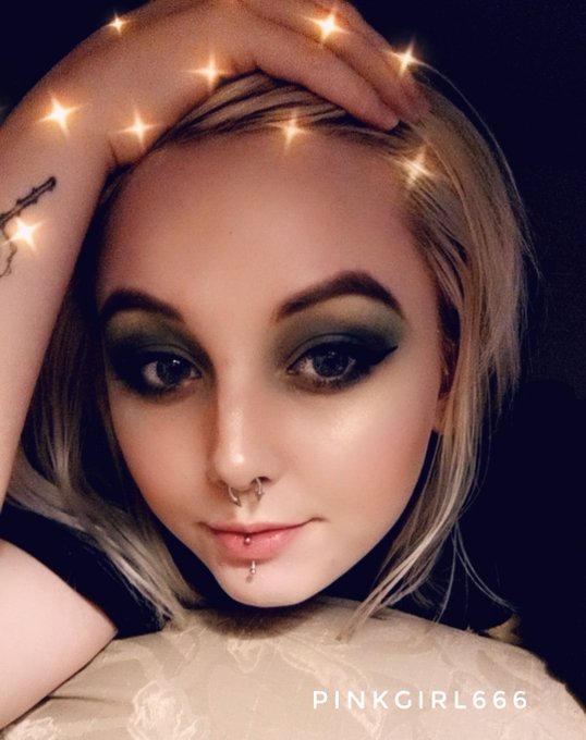 🌙 Lilith Rose ✨🌹's pics and videos - EAc6CmQX4AALwm jpg:small