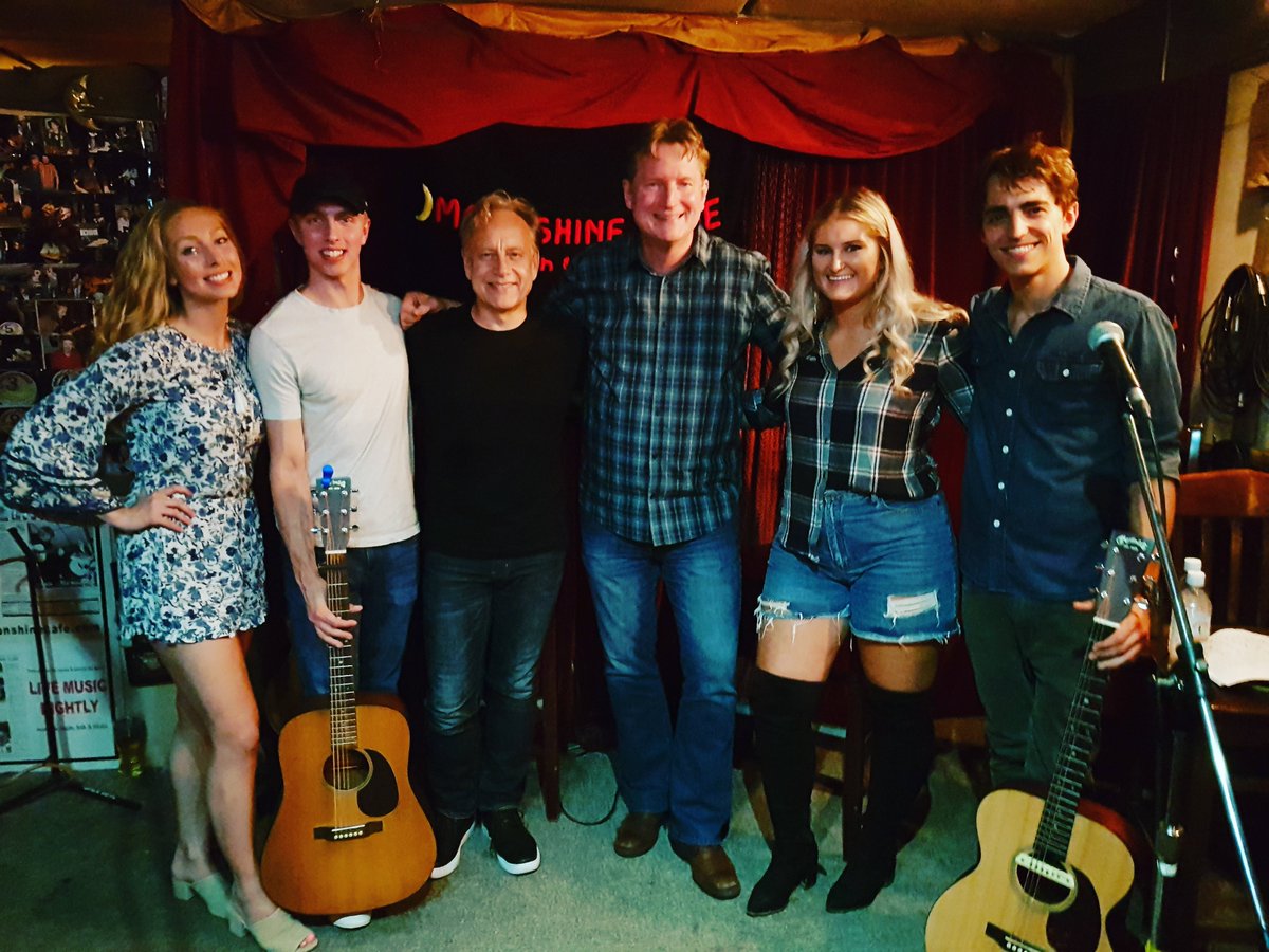 DaveWoodsOnline's tweet photo. Great time at the @MoonshineCafe in Oakville last night for my music series Stories, Songs &amp; Six Strings! Featured performers were @The_Beresfords, Jess and Tay, Thomas Wade, Alli Walker, Matt Martin &amp; Cassidy Cummings. #countrymusic #songwriters https://t.co/iAssZPGuQK