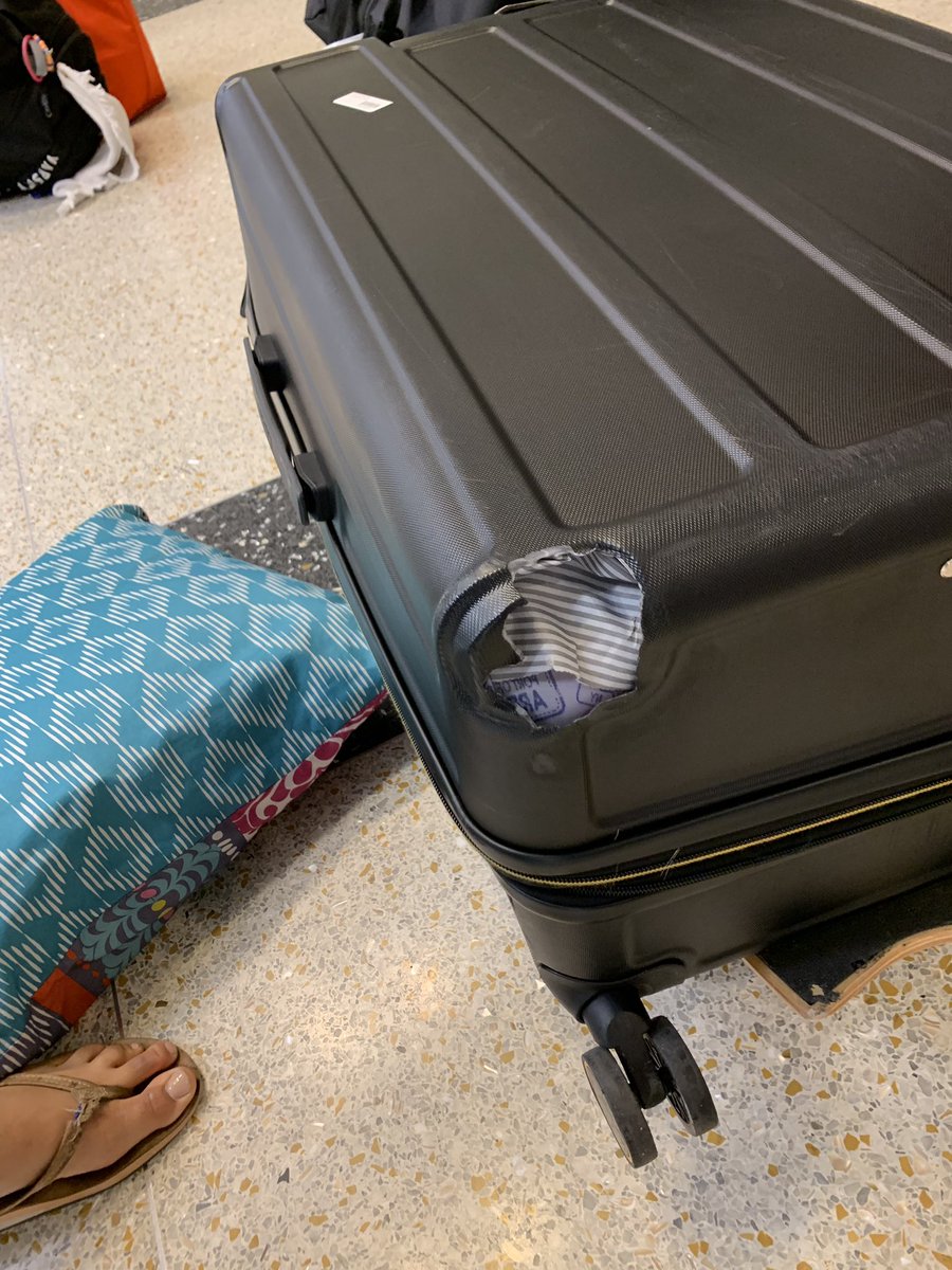 loverae_13's tweet photo. @AmericanAir 
Just got my bag back on a connecting flight (MCI -> ORD -> SDF) and one of my wheels was completely ripped off... including the  luggage material it was connected to. I travel for my job over the summer, I cannot be out my only suitcase. 🙄 https://t.co/eApbjAkmqH