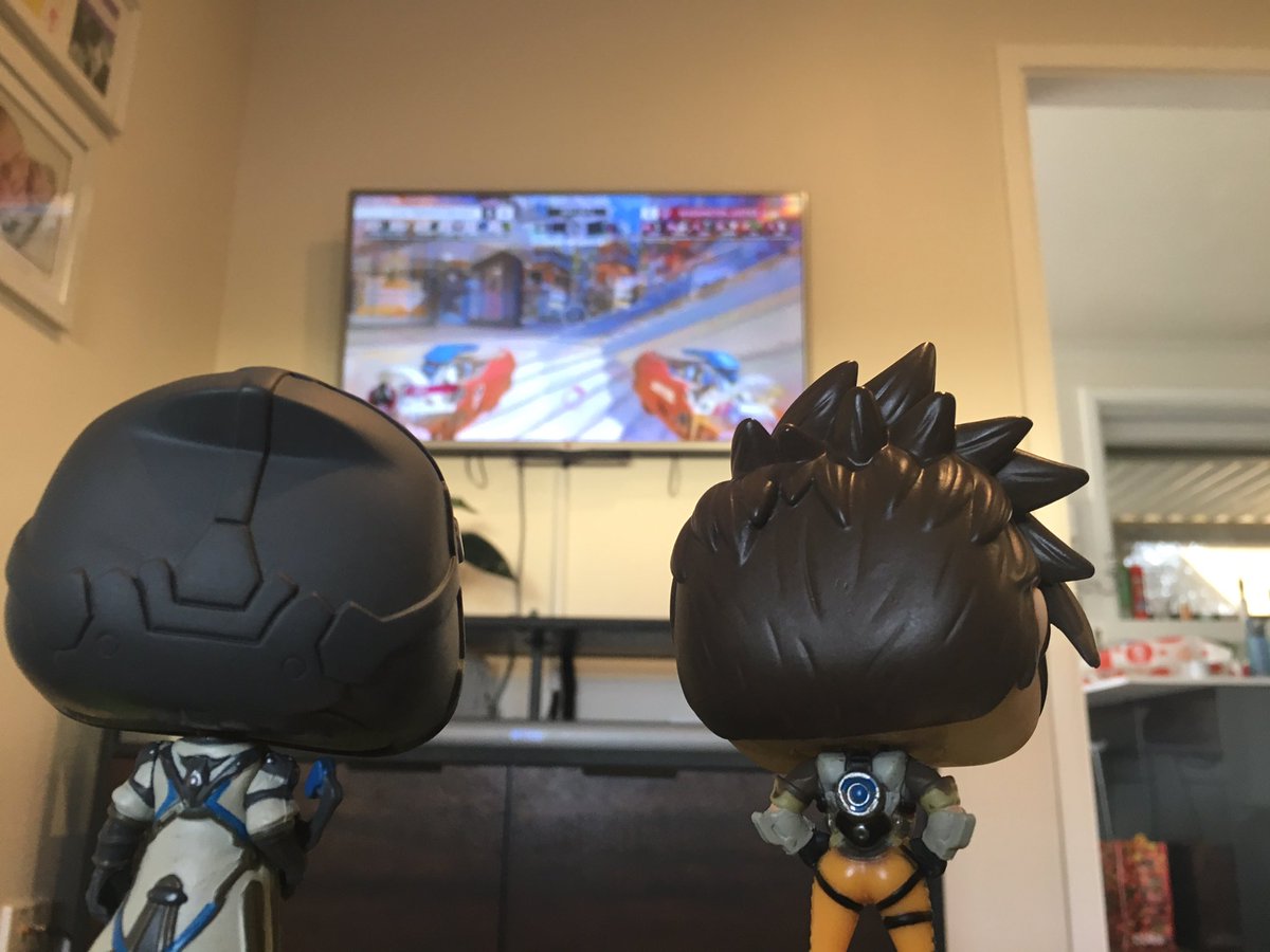 Ana and Tracer getting tips from the pros @overwatchleague <a href="/washjustice/">Washington Justice</a> <a href="/TorontoDefiant/">Toronto Defiant</a>