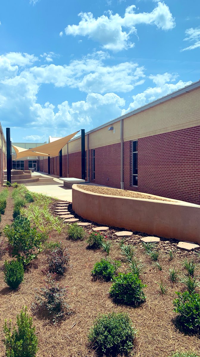 DFlowLeads's tweet photo. The excitment is contagious @MMS_HCS today!  These sweet students are ready to take on 6th and 8th grade in style! They love the outdoor classroom!  #ExpectExceptionalLearningHCS  #WarHawkPride https://t.co/my9A2n3KWH