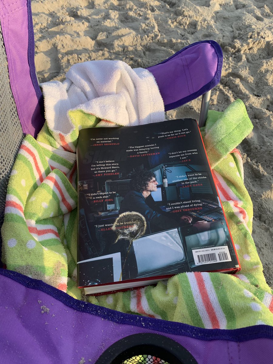 marciacoangelo's tweet photo. @HowardStern @sternshow Love the book but apparently there’s a seagull that’s not a fan...WTF https://t.co/SWqRrbi2Rt