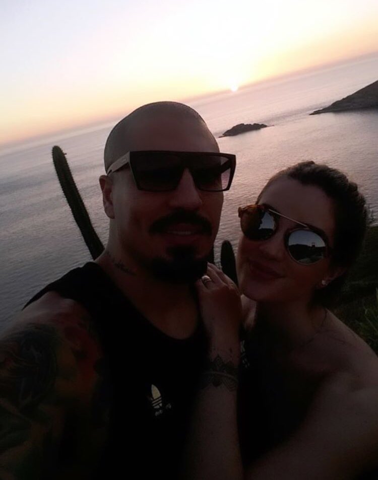GlorineteS's tweet photo. Está chegando o dia da viagem...#2paraomundo...destino??? 👪❤️❤️❤️ https://t.co/nMcsBlOCNe