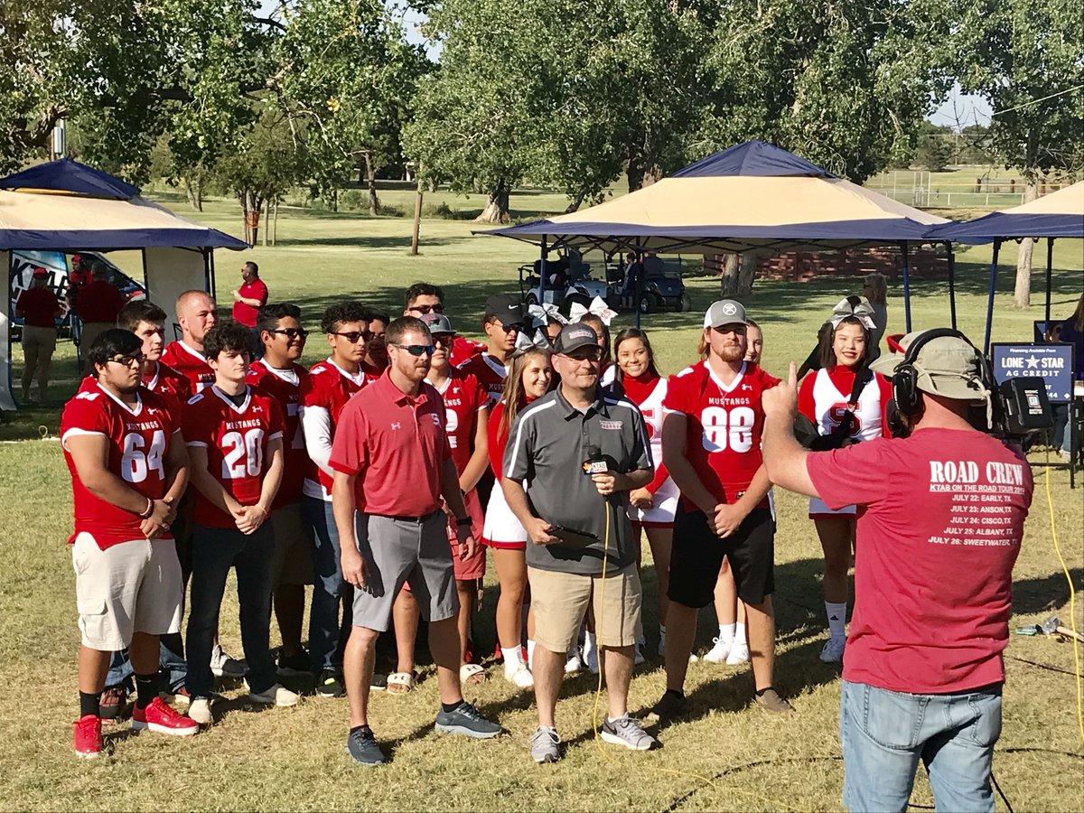 SweetwaterTXedc's tweet photo. #KTAB on the Road in #NewmanPark with the #Sweetwater #Mustang #Football team and the staff at #SweetwaterEconomicDevelopment #ecodev #qualityoflife #sports #TheChamber #SEED https://t.co/PjPLlHl4sT