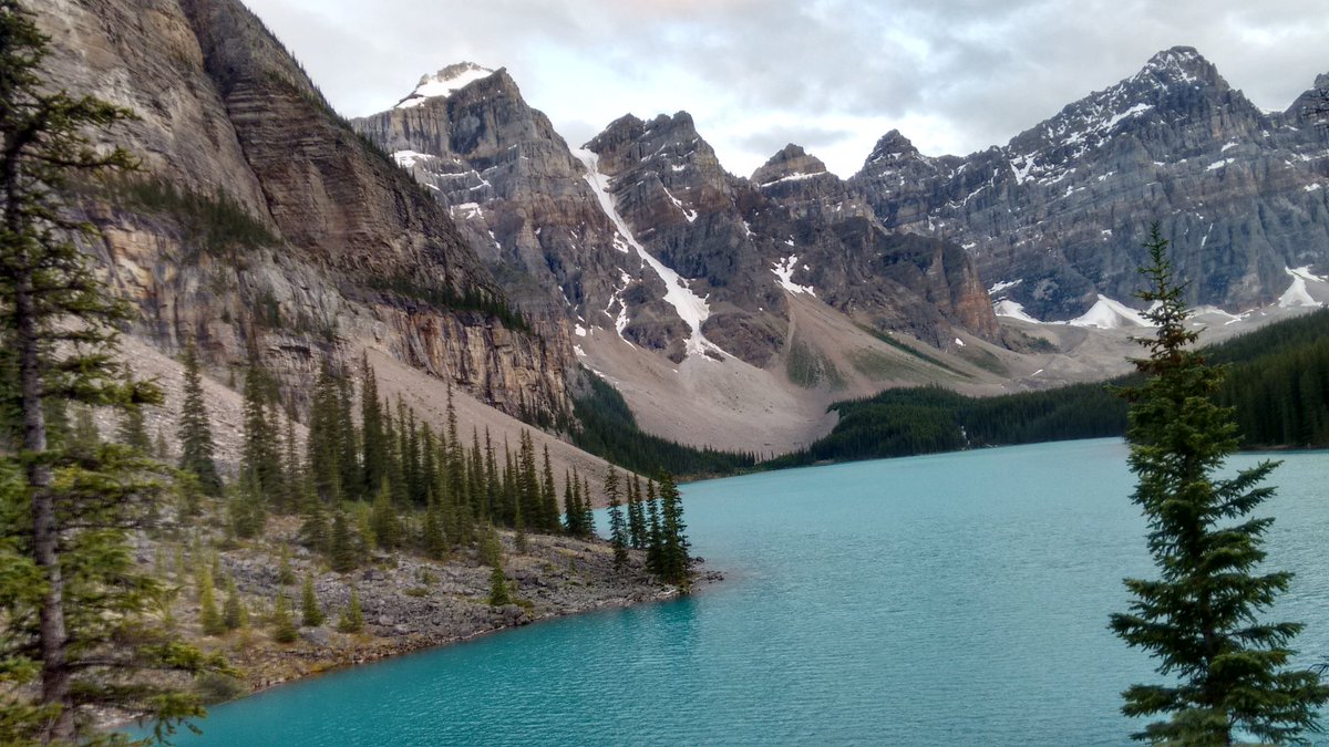 AnOutsideWorld's tweet photo. Awesome Rockies last night ... Lake Moraine. https://t.co/AvmMWsudRA