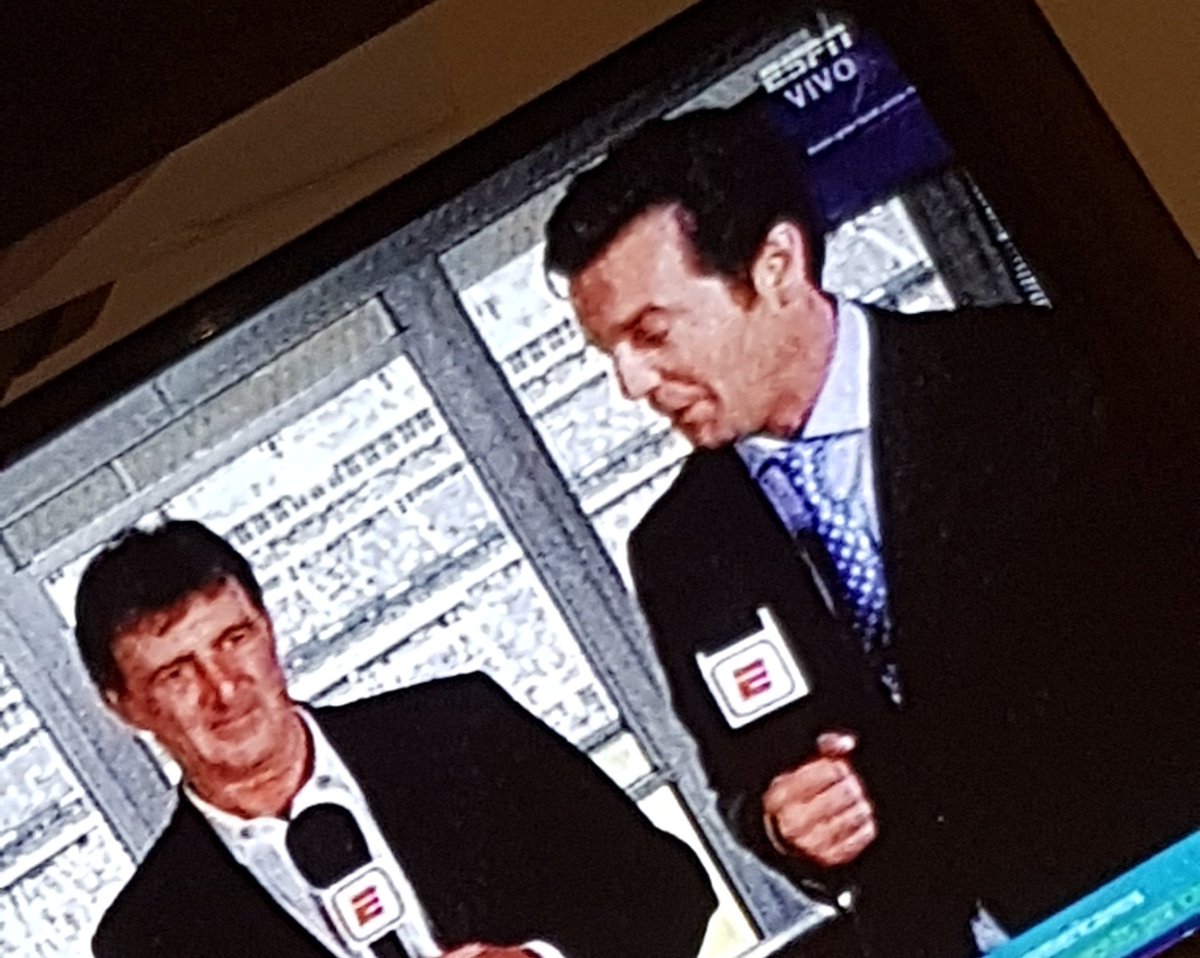 ElvisTicoCR's tweet photo. 😬😬😬😬Solari, uno de los títeres que perdió TODO para el Madrid poniendo al Canguro está comentando en ESPN....#QUEINCOMODO ha de ser😬😬😬🦘🦘🦘🦘🦘🦘🦘 https://t.co/oJtwrAmR63