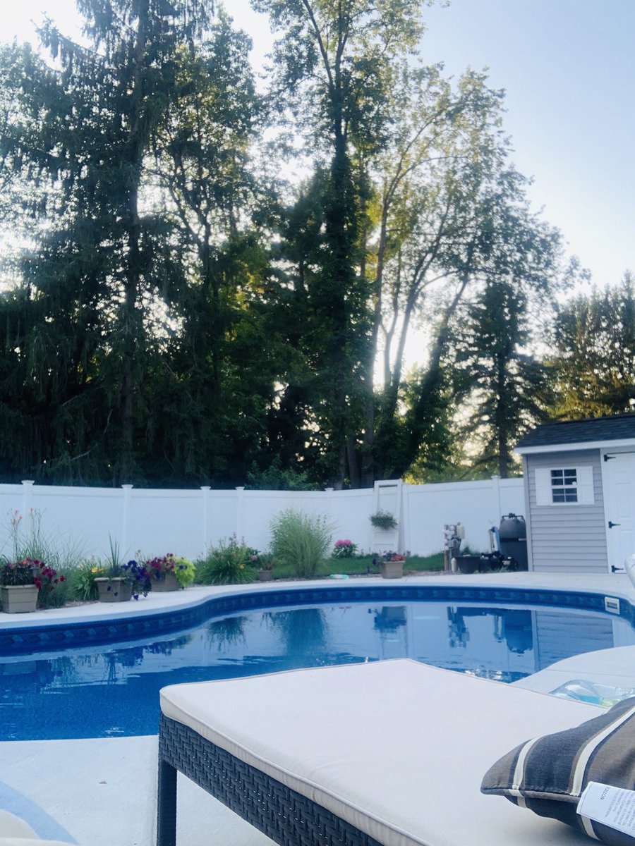 samRO127's tweet photo. @KISS985BUFFALO @djkhaled @anthonykissdj #PoolLife https://t.co/RCztSK2U1A