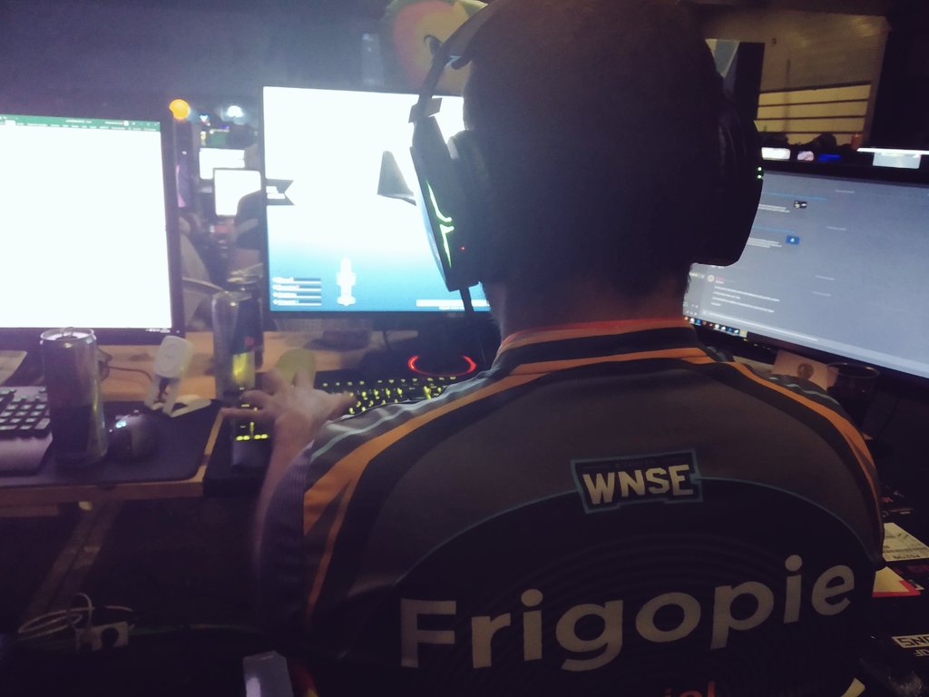 #PUBG

¡Todos con @Frigopie69! 

Esta en la final de la <a href="/euskalencounter/">Euskal Encounter</a> de PUBG