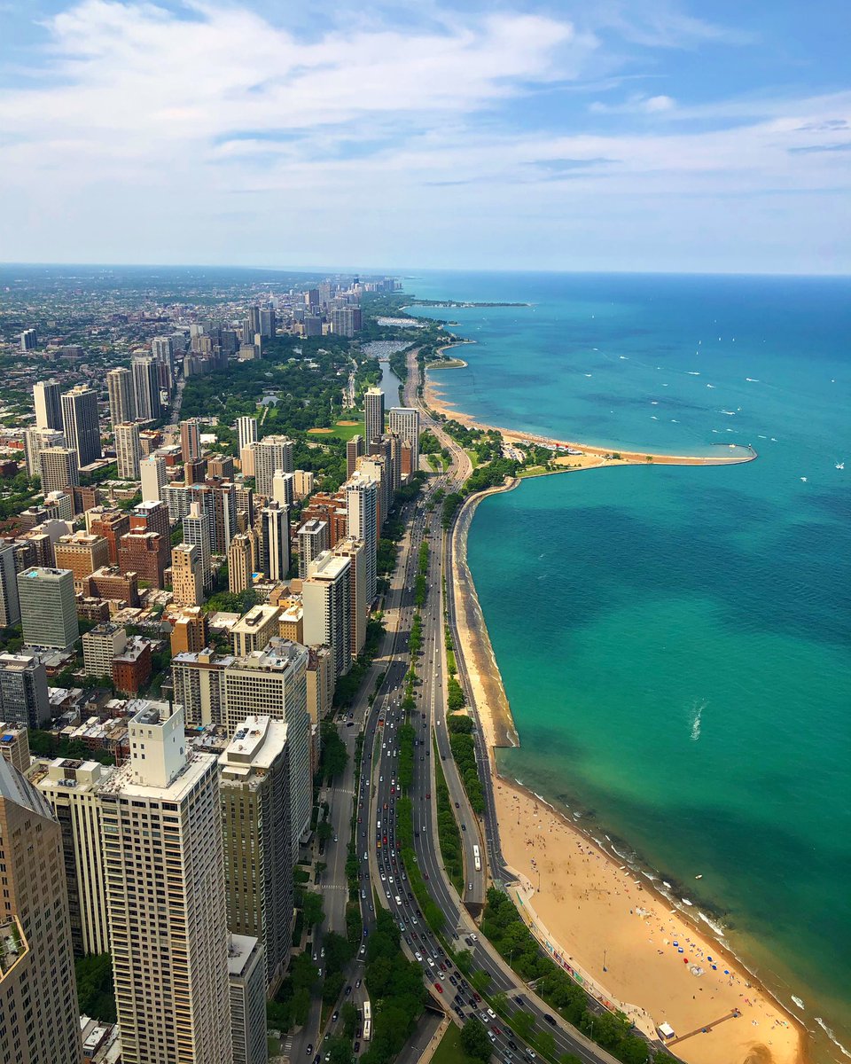 kingchiru15's tweet photo. Best view of Chicago’s Skyline and Lake Michigan from John Hancock Observatory Deck.
.
.
.
#johnhancocktower #johnhancockobservationdeck #MagnificientMile #360chicago #360chicagoviews #Chicago #illinois #ChicagoDiaries #TheRealChicago #Chitown #Tilt #ObservatoryDeck https://t.co/jE9l74cmqb