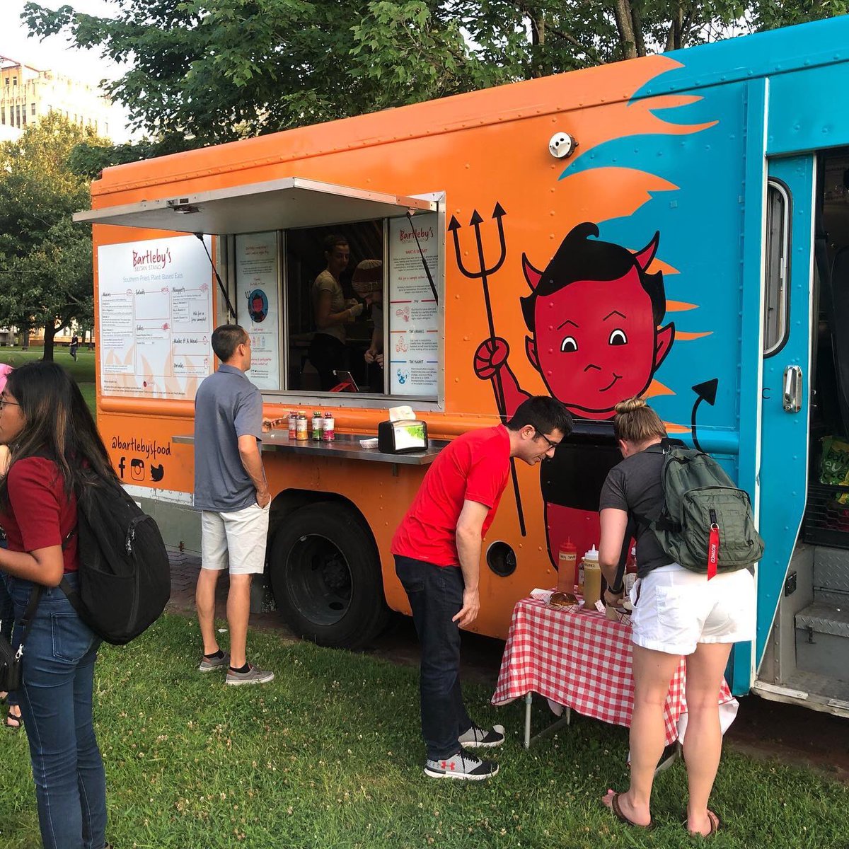 commshakes's tweet photo. Tonight, grab your dinner at @bartlebysfood for βsouthern-fried, planet-based eatsβ! @bartlebysfood π #cymbeline #shakespeareonthecommon https://t.co/flcknZTpze