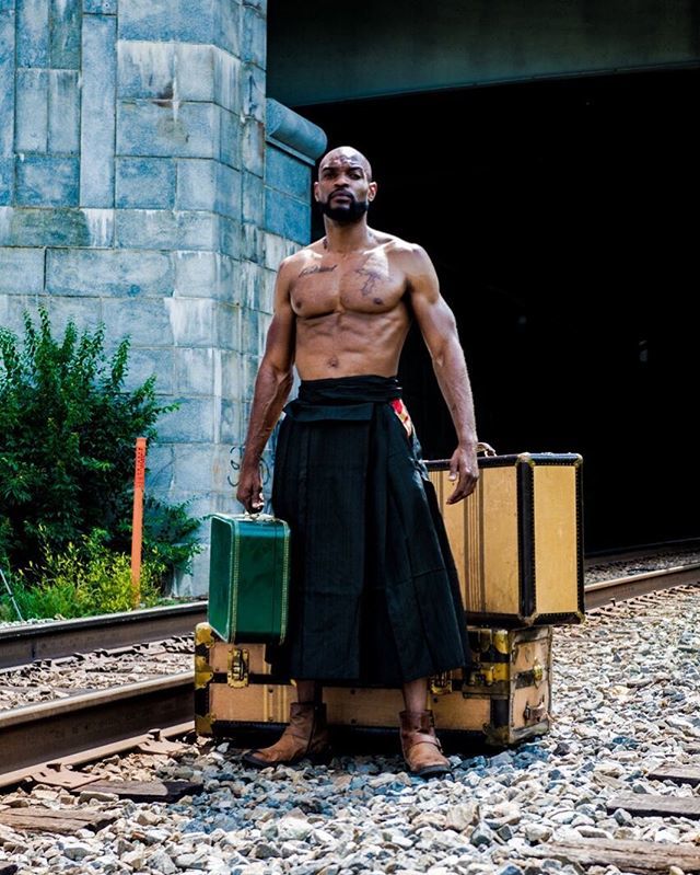 kuratedke's tweet photo. Flash back Friday •
#editorial .... look at those...... antique steamer trunks •
•
Model @coolral__davirgo 
Styled by @kizzyevae in @kuratedke 
#Mensfashion #fashionisto #vintageclothing #menswear #dapper #bespoke #stylish #fashionblogger #stylefiles… https://t.co/0NRX3CyrBF https://t.co/rqANjG4sb3
