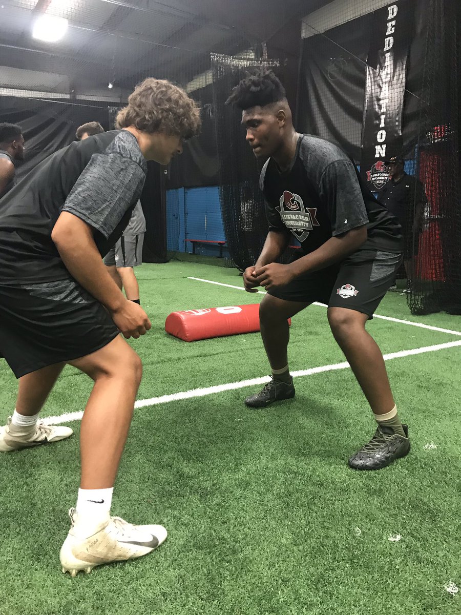 LinebackerCamps's tweet photo. Big Alumni weekend at the Last Linebacker University training season! @nxtoneup @_34NaTiOn @HunterWeimer https://t.co/dGbxi8QoGy