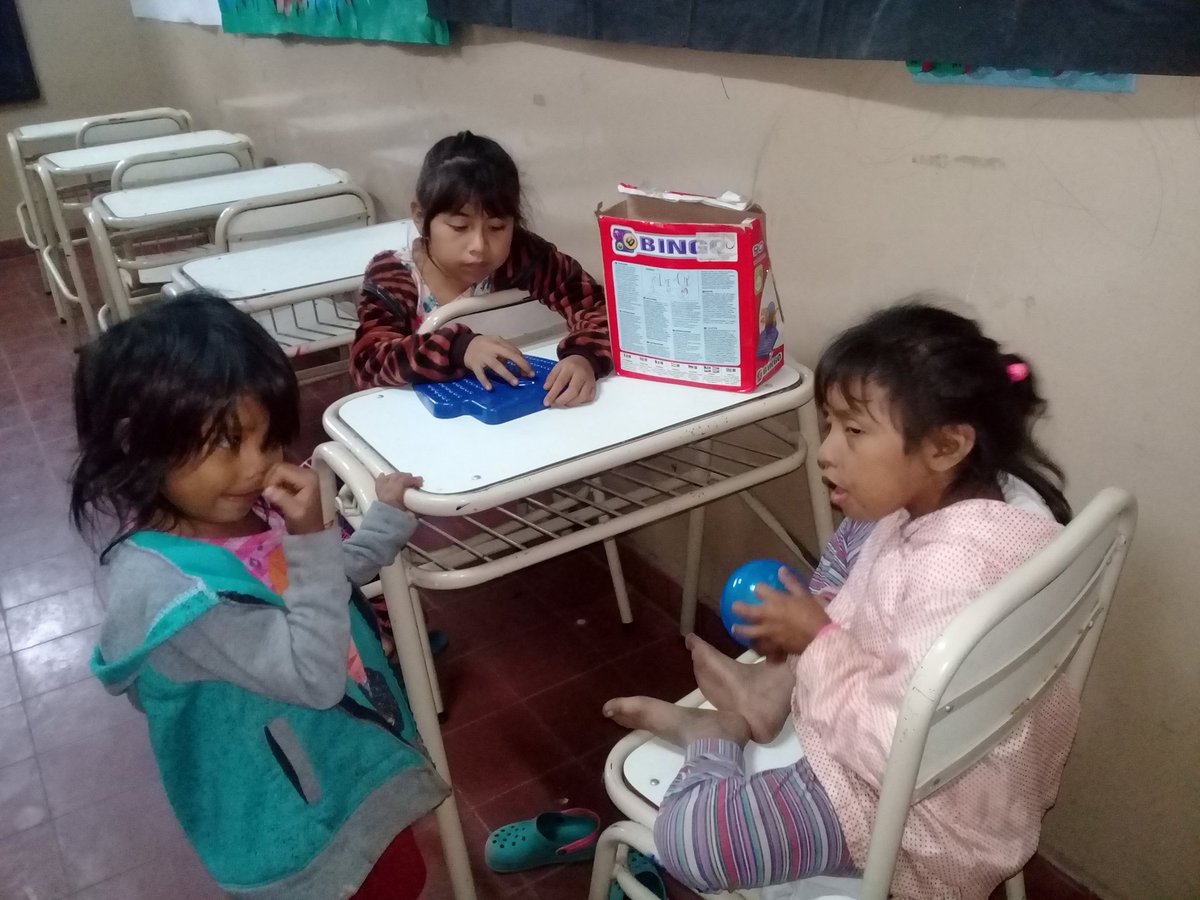 Valegu1985's tweet photo. #EducadoresATR #SomosCAI16 #EscuelaLapachoUno #TARTAGAL 
Fortaleciendo numeración mediante el juego. @fguillesaavedra @patriciapinasco @artydance23 @AlancayDel @romyalancay @MariteLescano @Jesusig94 https://t.co/cbgFUv9Yrb