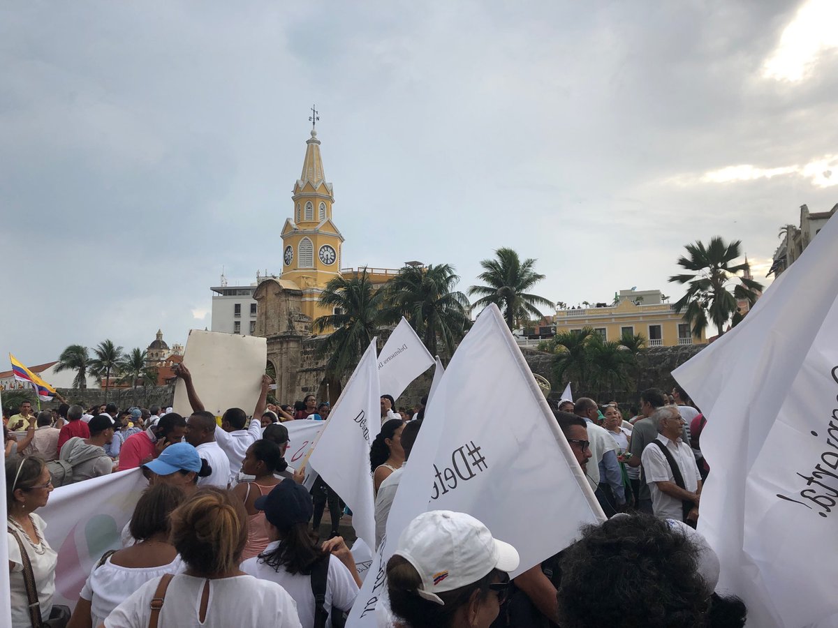 IrinaJunieles's tweet photo. Una marcha alegre, pacífica, defendiendo la vida #Cartagena #26dejulio Honrando a los ausentes https://t.co/XPTIvD4zjm