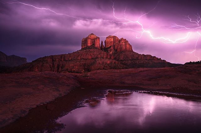 Todd_Frame's tweet photo. Standing in a puddle in a lightning storm. What could go wrong?
So happy to see monsoon season starting

#sedona #sedonaprime #sedonaescape #azfamily #instagramaz #igsouthwest #westbysouthwest #earthoffical #earthshotz #natgeo #arizonahighways #optoutsid… https://t.co/1TVDBvuYHZ https://t.co/suFuyREZkV