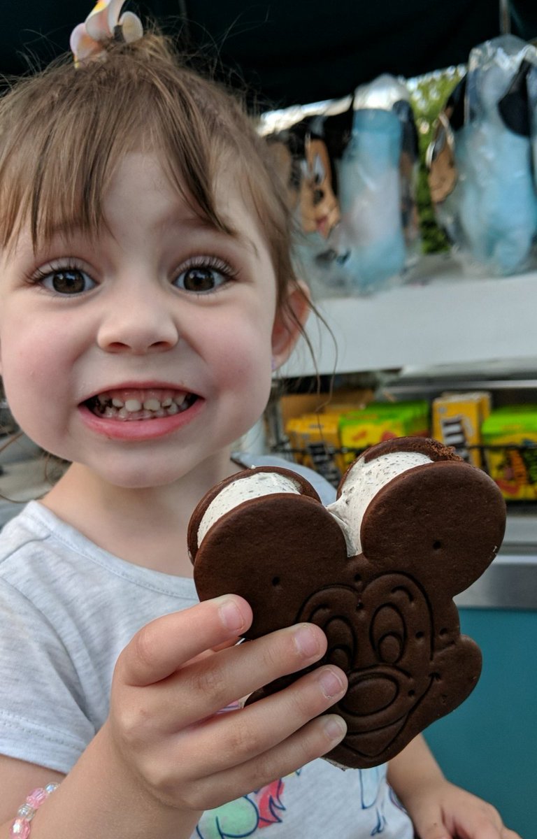 Lynn19Crystal's tweet photo. Doing Disney https://t.co/B8DAVaz5F6 https://t.co/jNA5OJ6S3J