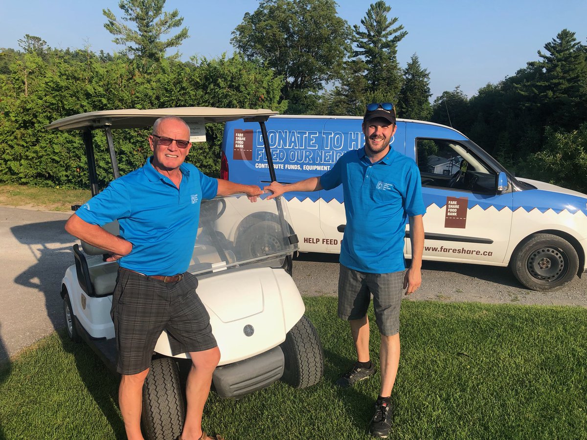 TownofCobourg's tweet image. COUNCIL: A gorgeous day to be out on the green for a good cause. Councillor Brian Darling and Councillor Aaron Burchat were out supporting @FareShareFB with @LUSINews today. 🏌🏻‍♂️#councilcares