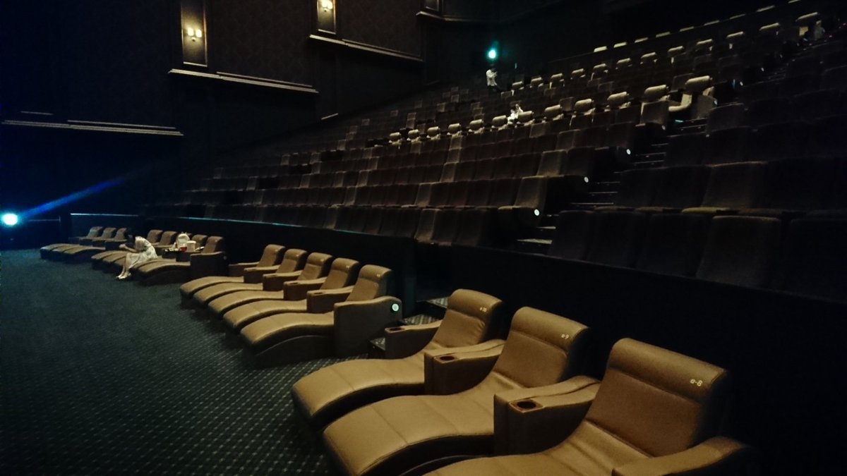 Yak911 やくちゃん 先週開演した池袋の映画館グランドシネマサンシャインに来ました ここの12番 スクリーンは日本最大級のスクリーンで大迫力で映画を観賞出来ます 今回は一番前のフラットシートでトイ4を見るぞ 字幕見れる気がしない