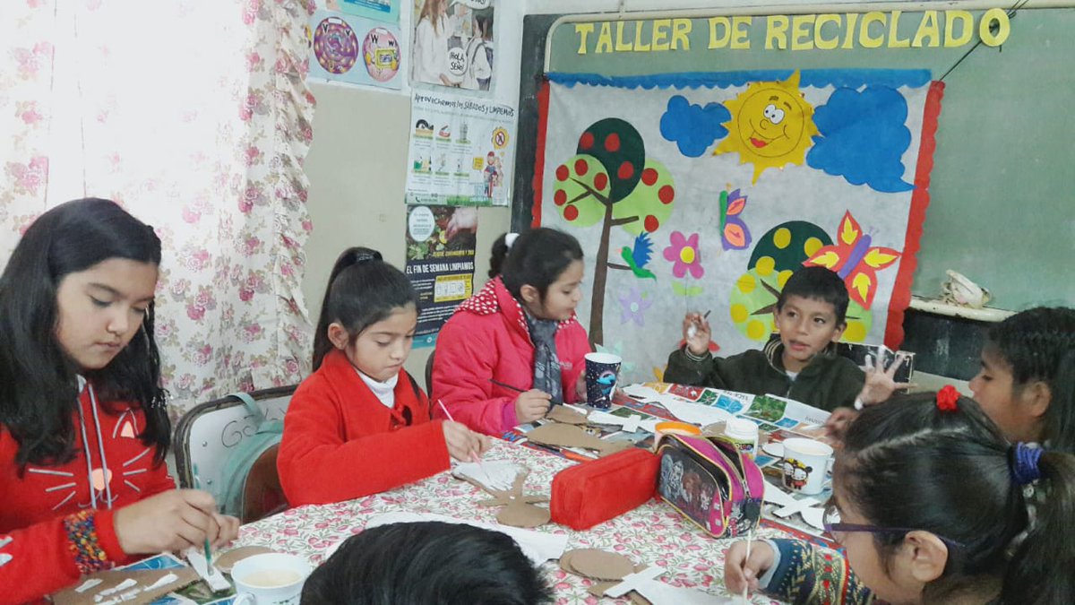 AguirreCecilia5's tweet photo. Taller de Reciclado: Realizando Piezas de Ajedrez en cartón brindando oportunidad en la creación e imaginación en 👦👧. CAI N° 10 - Esc Jose Benito Graña de Colonia Santa Rosa. #EducadoresATR
@fguillesaavedra
@AlancayDel @patriciapinasco @artydance23 https://t.co/Eolv8lFZej