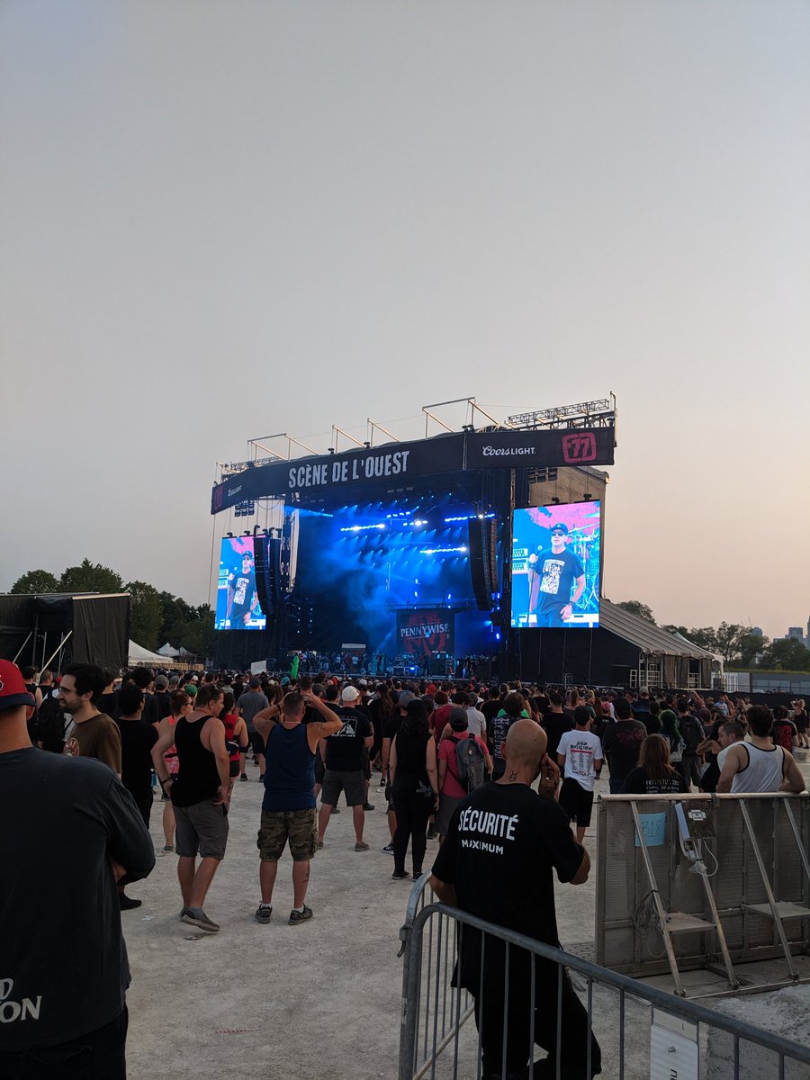 WillyMcD1234's tweet photo. Enjoying #77fest thanks to @rebel101rocks with @DustinPomeroy https://t.co/hgHd5m91QB