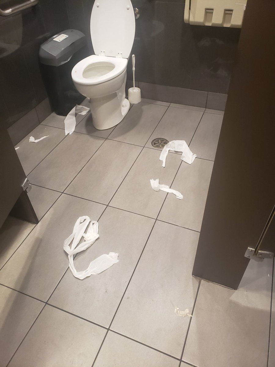 CNDNTrucker32's tweet photo. @McDonaldsCanada was at Store #40059 in Prescott Ontario and this was totally unacceptable and disgustingly dirty. Not to mention they messed up our order...... https://t.co/22isOuTioC