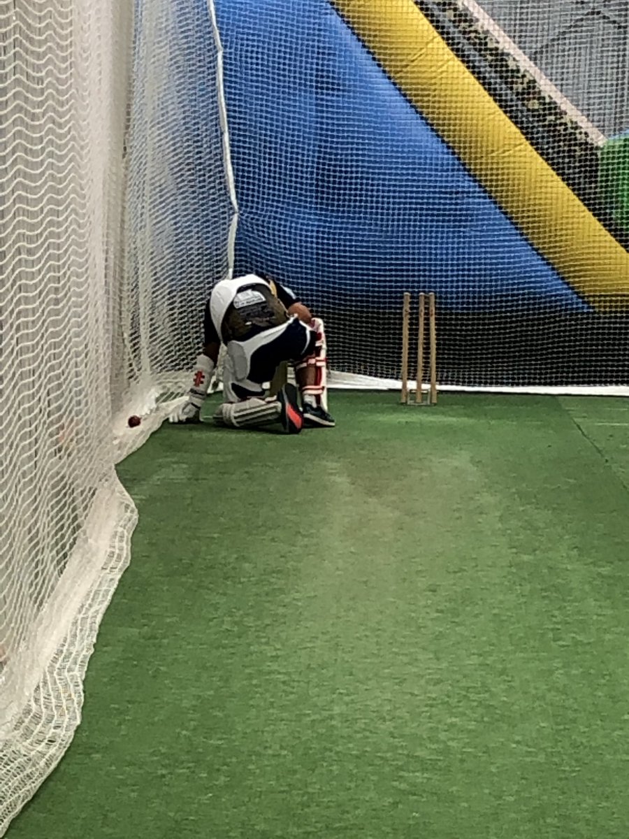 neverseenaSam's tweet photo. @gradecricketer into abit of pre season and you find the monstrosity of a 156g red king (worst thing in cricket) in your bag. You fling it down on the indoor surface in the sidearm knowing it’s unfair. #boxed #hatetheredking #sorrybat https://t.co/3xOaOmZ8rU