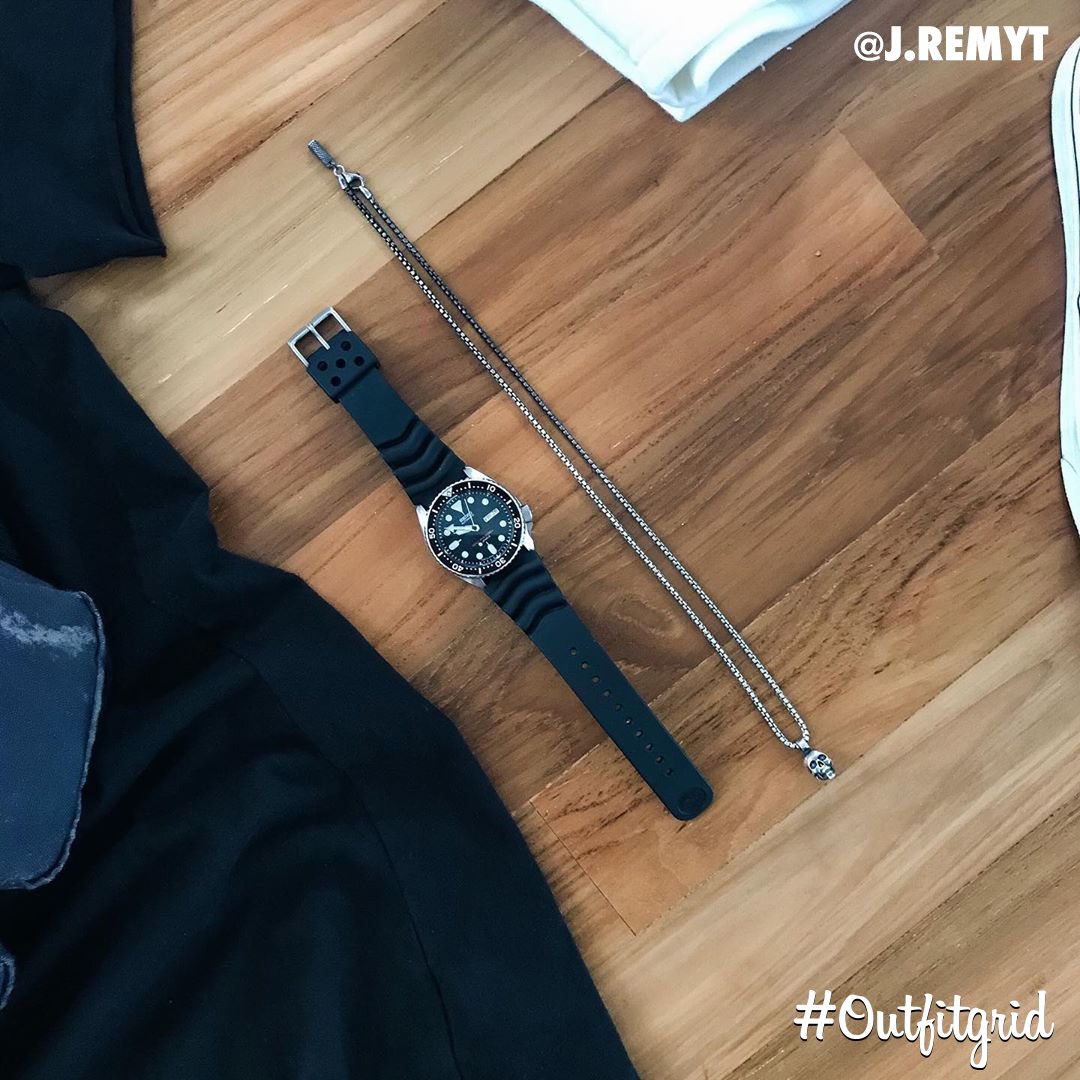 outfitgrid's tweet photo. Today's top #outfitgrid is by @j.remyt.
▫️ #JohnElliottCo #Tee &amp; #WatchingWater #Bag
▫️ #FearOfGod #Essentials #Shorts
▫️ #Vans #Authentic
▫️ #DegsAndSal #Jewlery &amp; #Seiko #Watch https://t.co/PfrDalNyME