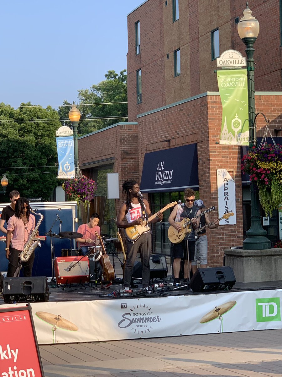 VMaglov's tweet photo. I had the privilege to represent @TD_Canada at #dtoakville TD Songs of Summer Music Festival! What a great event in our very own community! @AIacobelli_TD #coolmusic #thereadycommitment #downtownsquare https://t.co/Wm9nA4exi4