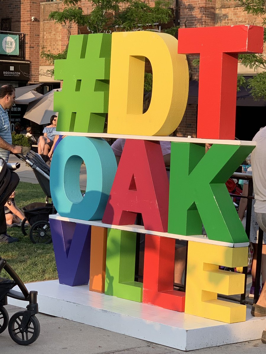 VMaglov's tweet photo. I had the privilege to represent @TD_Canada at #dtoakville TD Songs of Summer Music Festival! What a great event in our very own community! @AIacobelli_TD #coolmusic #thereadycommitment #downtownsquare https://t.co/Wm9nA4exi4