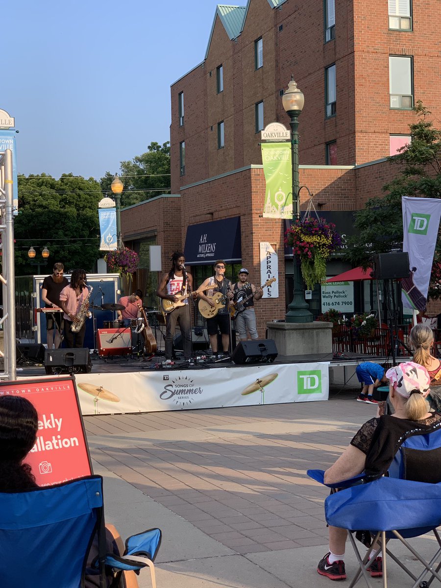 I had the privilege to represent <a href="/TD_Canada/">TD (Canada)</a> at #dtoakville TD Songs of Summer Music Festival! What a great event in our very own community! @AIacobelli_TD #coolmusic #thereadycommitment #downtownsquare