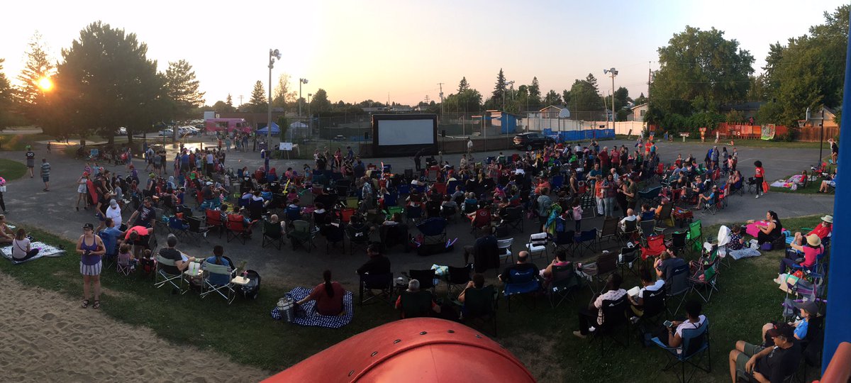 MIFORLEANS's tweet image. Notre film en plein air est un déjà un succès. Orléans est au rendez-vous pour voir Astérix et ses amis. #CinémaFranco #MaCommunauté