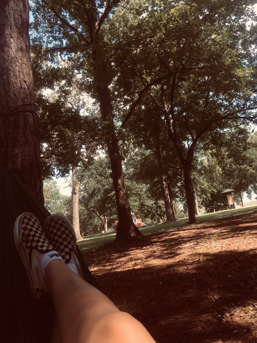 mckennah_'s tweet photo. Hammocing w/ my hunny https://t.co/laVJxLuEfe