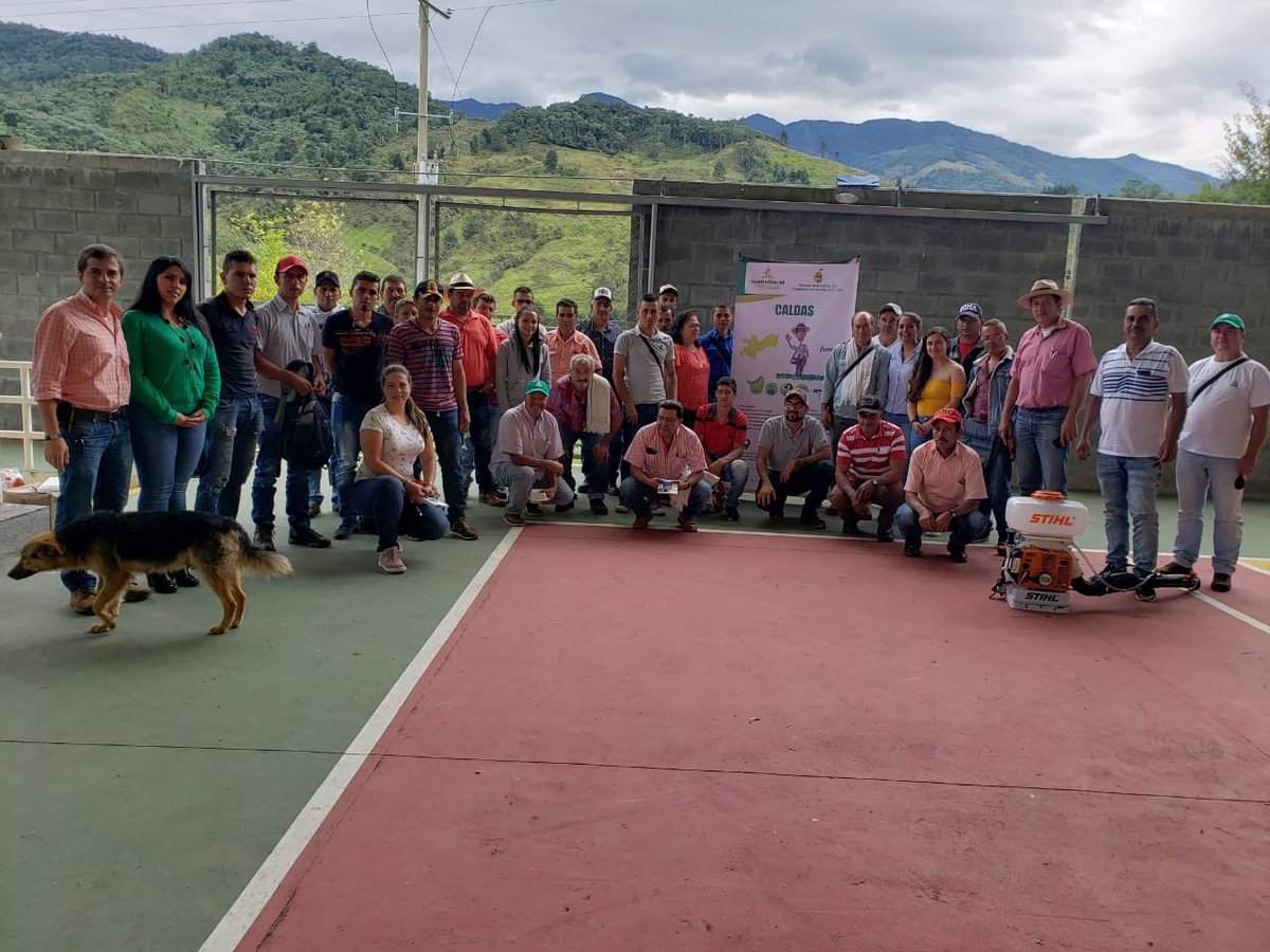 Escuela de campo a  productores de Aguacate Hass de la organización ASOFHORMA del municipio Manzanares, en el marco del  PNFH 2019. Enfocado a calibración de equipos.