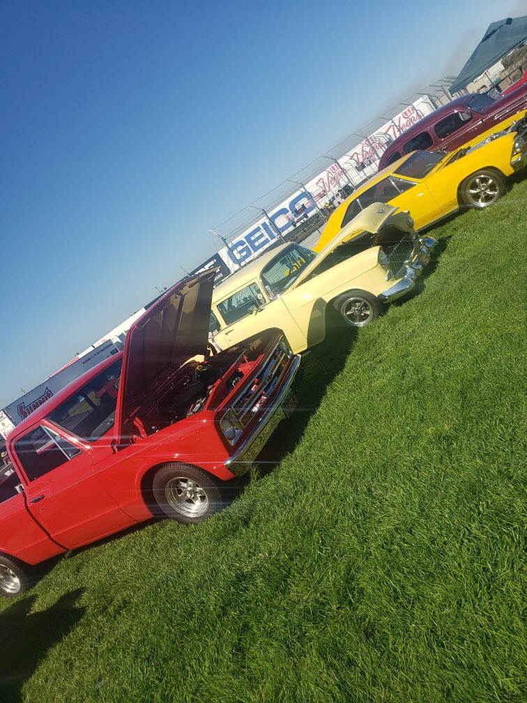 FPD_IleaM's tweet photo. @LtOviatt is giving out his autograph at @RaceSonoma Nationals Friday Night Lights! Bring the family down and see professional drag racing and an awesome car show. @FPD_LindsayP #TopTheCops
#needforspeed #ffpd https://t.co/CFtDOl9ySk