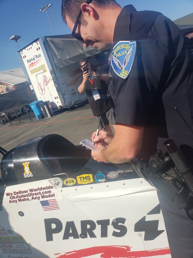 FairfieldPolice's tweet photo. @LtOviatt is giving out his autograph at @RaceSonoma Nationals Friday Night Lights! Bring the family down and see professional drag racing and an awesome car show. @FPD_LindsayP #TopTheCops
#needforspeed #ffpd via @FPD_IleaM https://t.co/RIf4srLjeC