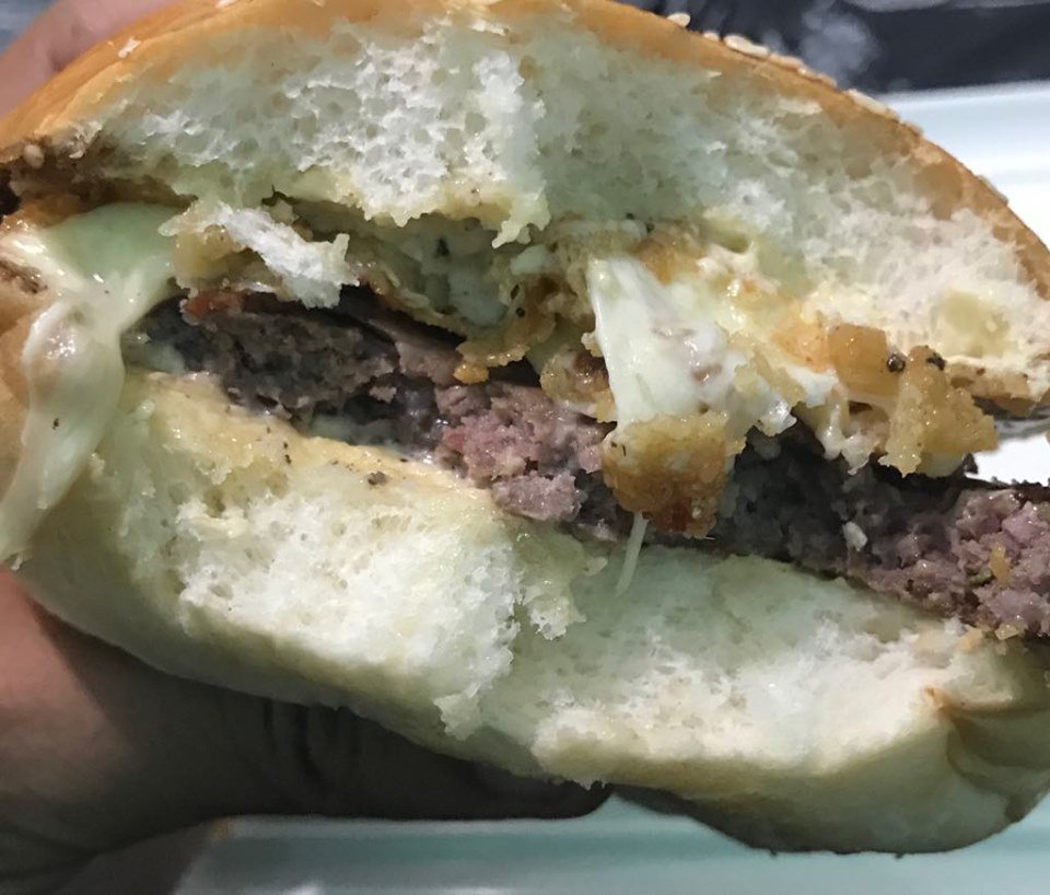 MakenaBurguer's tweet photo. Sexta pode! π ππ₯€π
Segue o link do cardΓ‘pio para vocΓͺ fazer sua deliciosa escolha
ππ€€ππΎhttps://t.co/uK7OF2hLte
β
Entregamos em toda rio das ostras.
22 991040728
#chesse #ilovebacon #sextapode #makenaburguer #delivery https://t.co/XsakGpLDqc