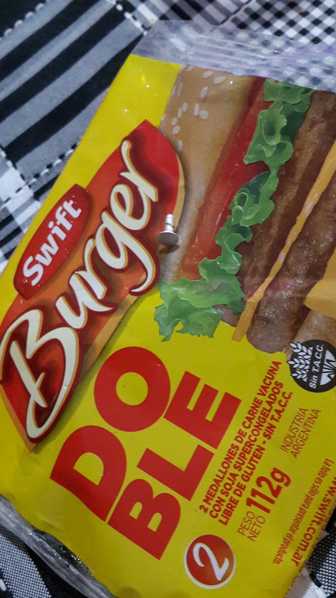 Anisammet1's tweet image. Estaba comiendo muy tranquilamente, y de repente, crack aparece esto de remate... un #remache en mi boca!!
Media pila, no pasa el control de calidad, LPM 😠 @swiftargentina
